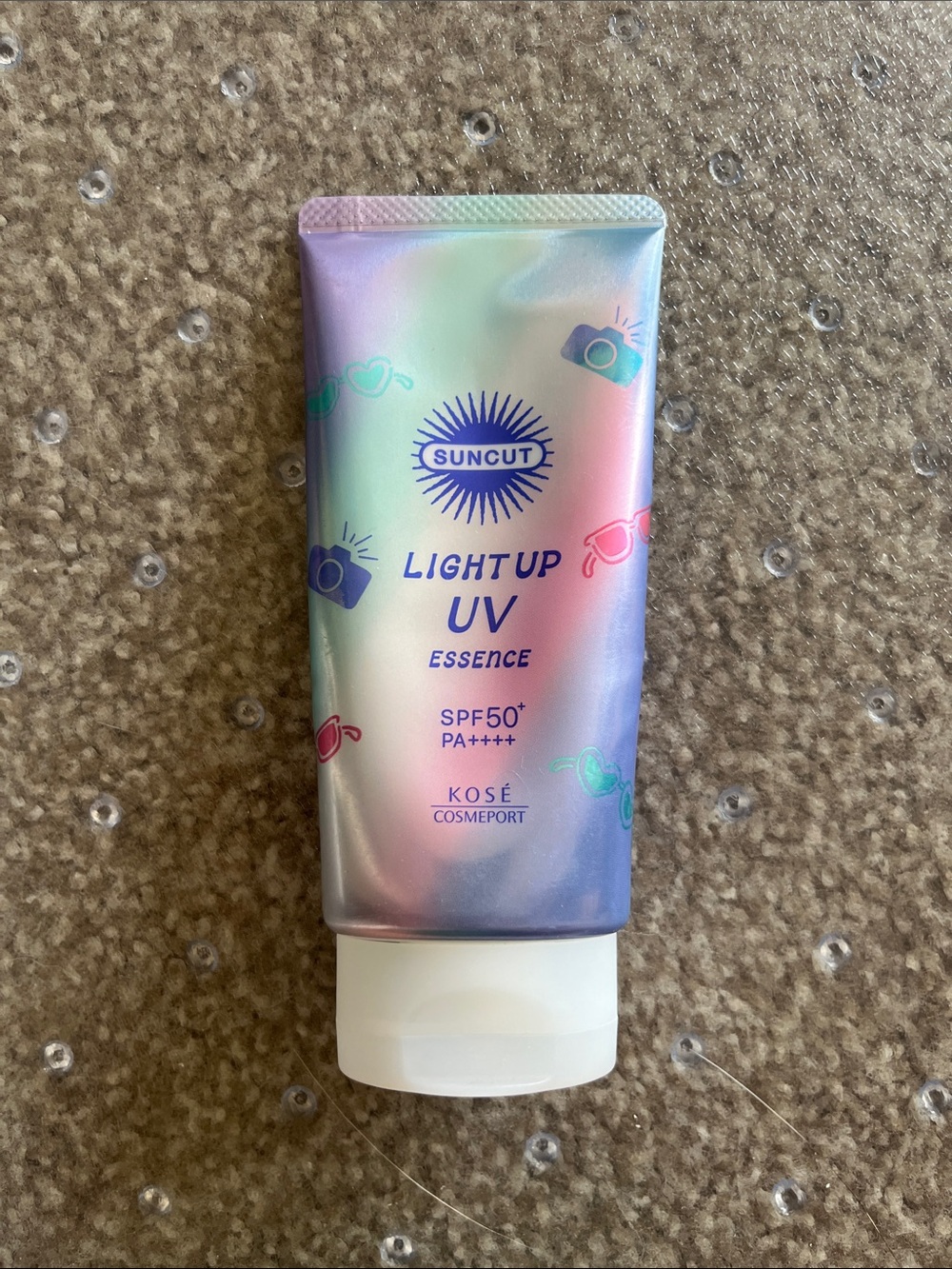 Lightup UV Essence SPF 50+ PA++++ - Iridescent suncut Japanese sunscreen